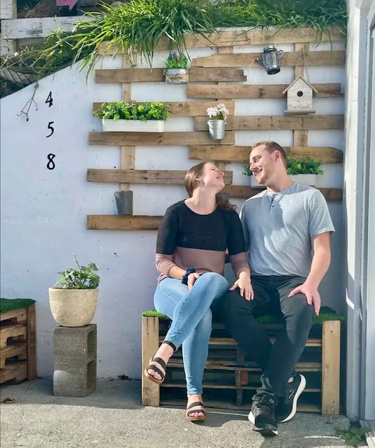 Sarah and Louis at a cafe